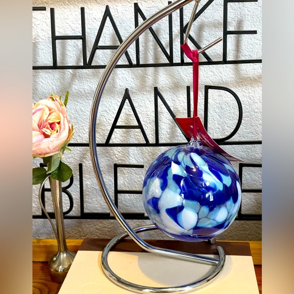 Zorza handmade glass ornament with hanger - Picture 1 of 10